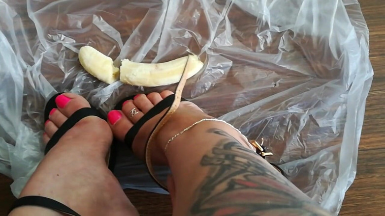Lady Daniela -: My divine feet crush a banana