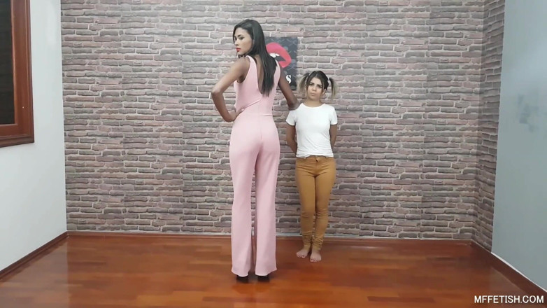 Sapphic Latinas: Leidenschaftliche indische küsse