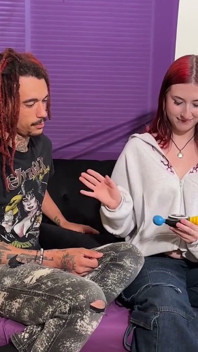 Raven eğlenceli bir yarışma için partneri Frankie'ye getiriyor