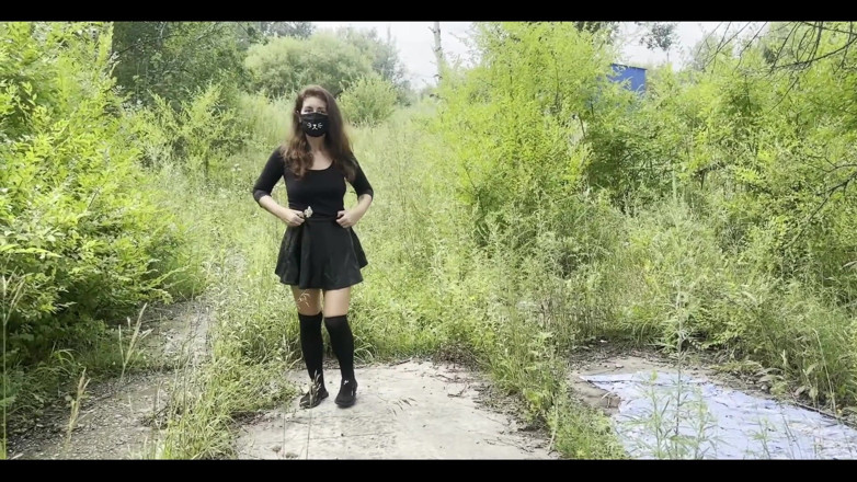 Juli Smith Meow: O plimbare printr-o parte abandonată a unui oraș mic