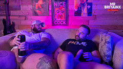 Mr Britain X: Sofa-spaß mit meinem heterosexuellen kumpel