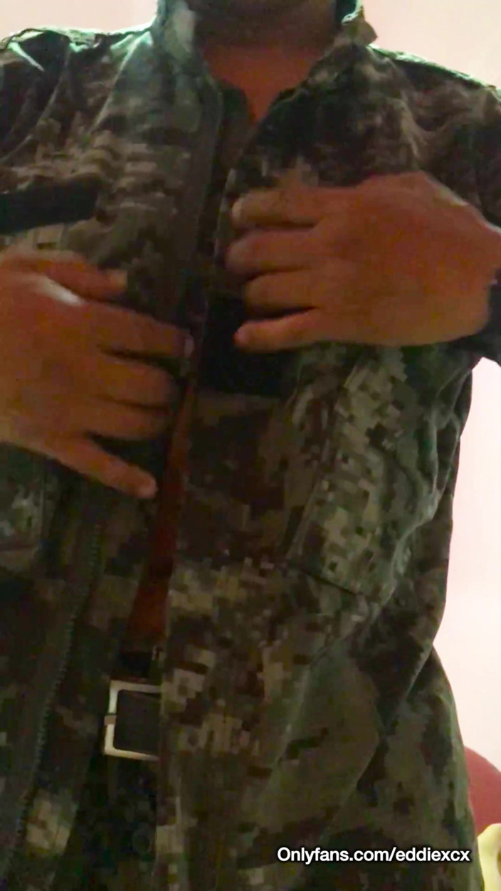 Eddiexcxc: Mature Military Man Touches Me and Makes Me Masturbate in...