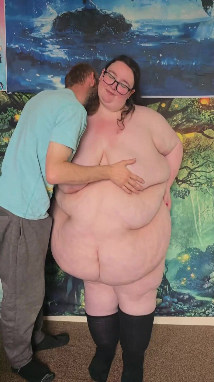 SSBBWLadyBrads: esesbibidablyoo chhin liya aur pet ko chooma