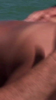 ボートの上で美しい三人組セックス