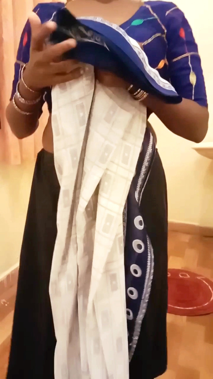 RenuRaj: Desi Tamil Moglie Renu Mutandine Body Show &amp; Slow Saree vestirsi...