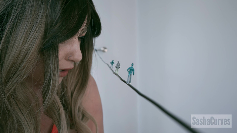 Sasha Curves: The Giantess Games