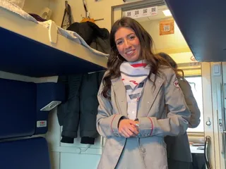 Sexe avec la chef d'orchestre dans le train, j'espère qu'elle ne se fait pas virer