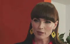 变性人老板Natalie mars在办公桌上性交 - genderx