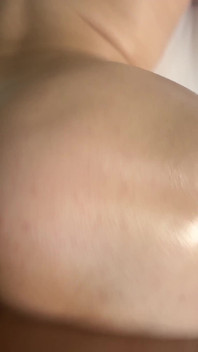 Adriana Brooke ilk kez takılıyor ve sıkı amına boşalmama izin veriyor