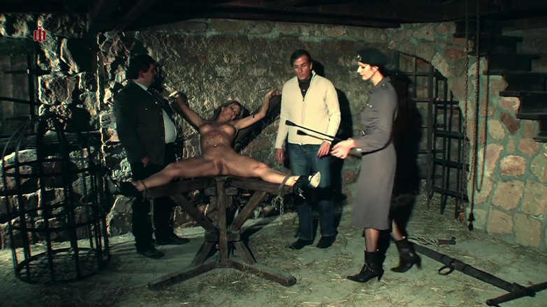 Inquisition and prison world: Ребекка - похотливую шлюху привязывают к стульчику и щекочут до крайности