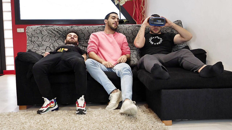 SPAIN BAREBACK CRUISING IN BACKROOM: Marco Rush usado por Douglas con su amigo heterosexual