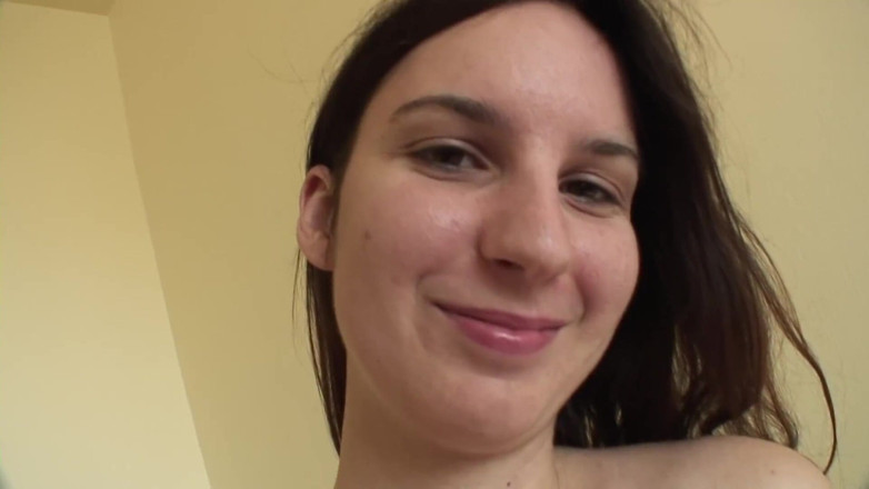 Toy Sluts: Amadora morena mostra suas coisas