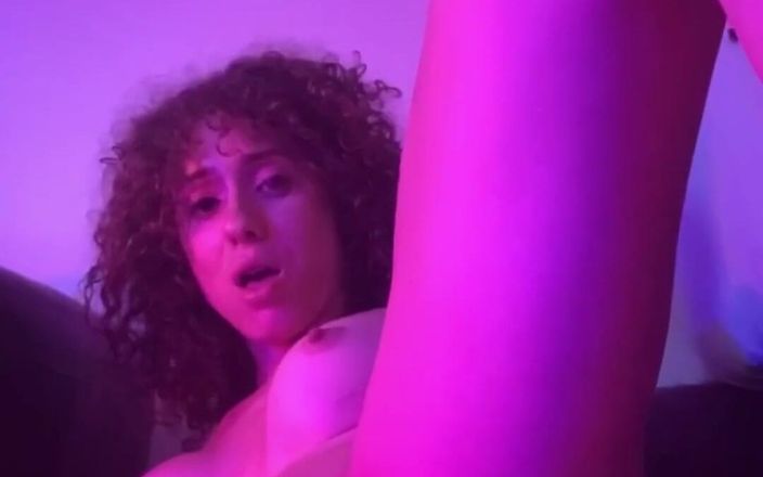 Tia Tizzianni Productions: Aynada kendimi sikmeyi seviyorum