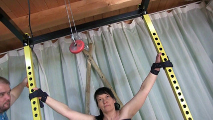 Yvette xtreme: clamps at the hook