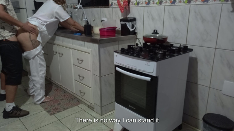 Gabi SweetCouplesStories: La criada tenía su culo usado mientras lavaba los platos.