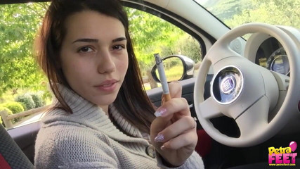 Smokin Fetish: Hete tiener rokend in de auto
