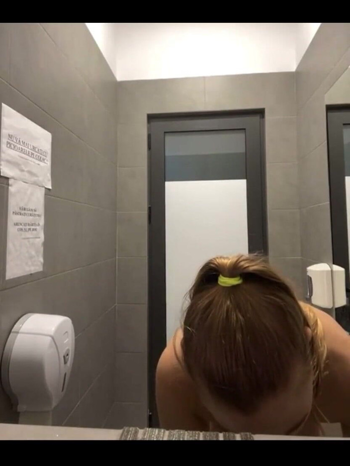 JuiceLussie: Blowjob in der Öffentlichkeit