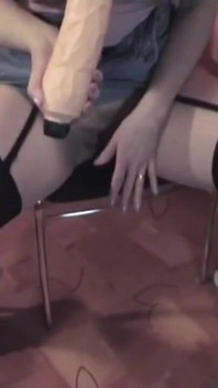 大荡妇熟女与一个大假阳具