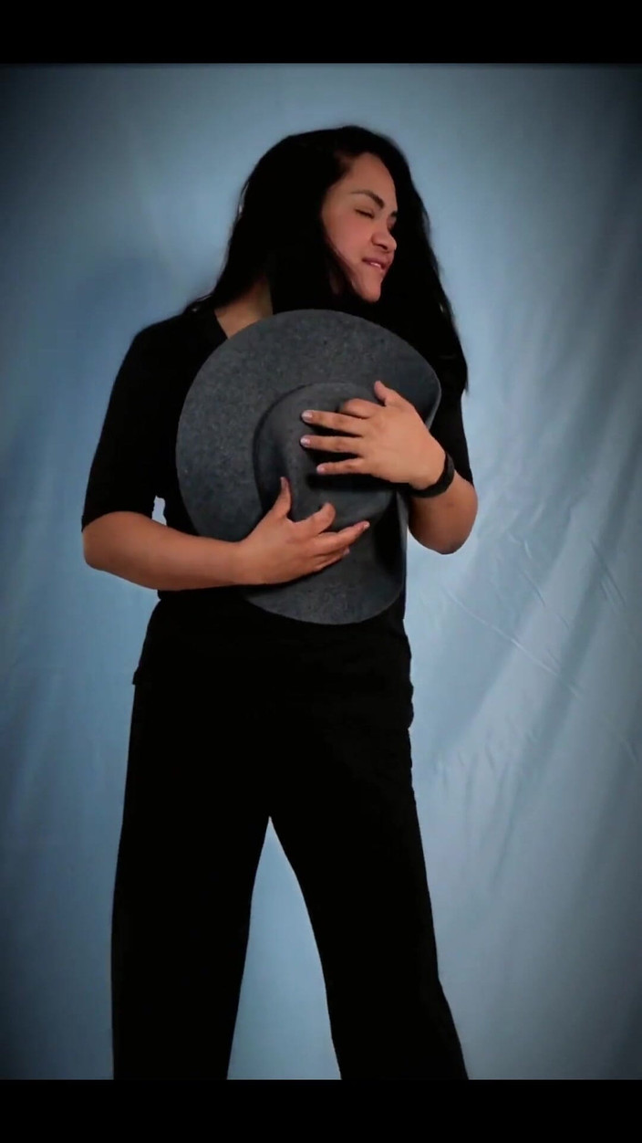 Lisa X Lopez: Tôi có một vũ nữ thoát y cho sinh nhật...