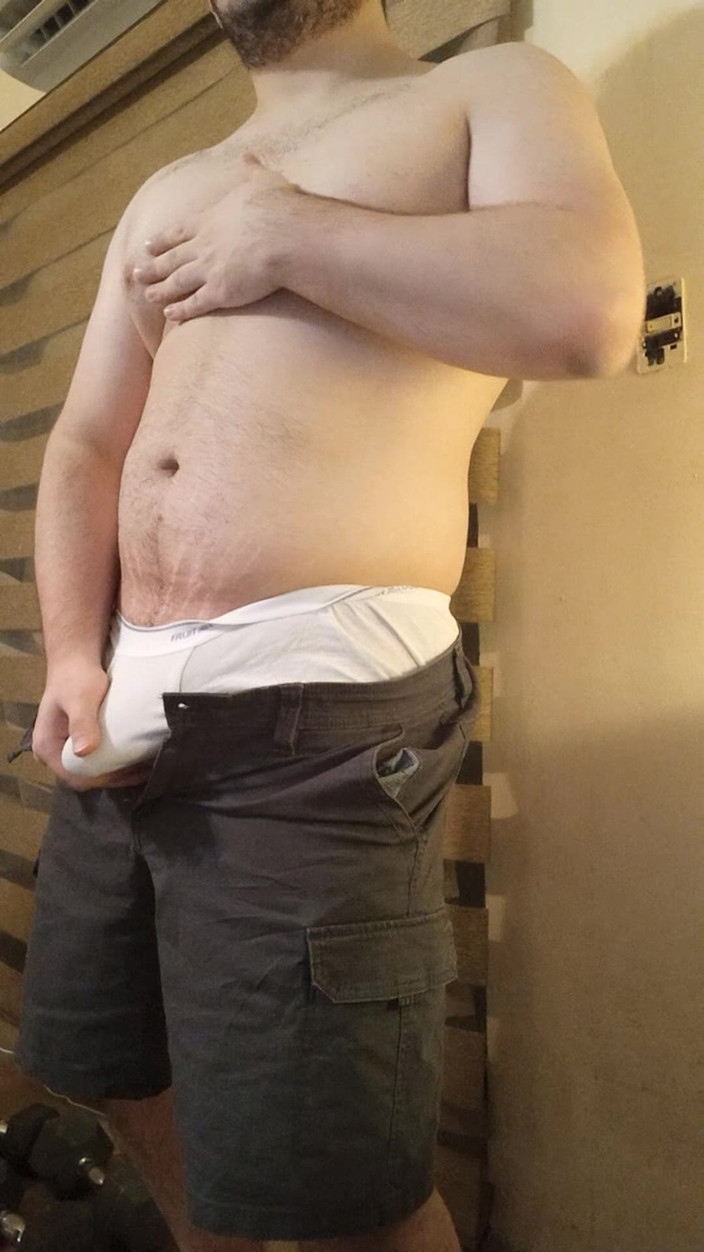 Himbo_Fox: Garanhão musculoso brinca com sua protuberância e mamilos