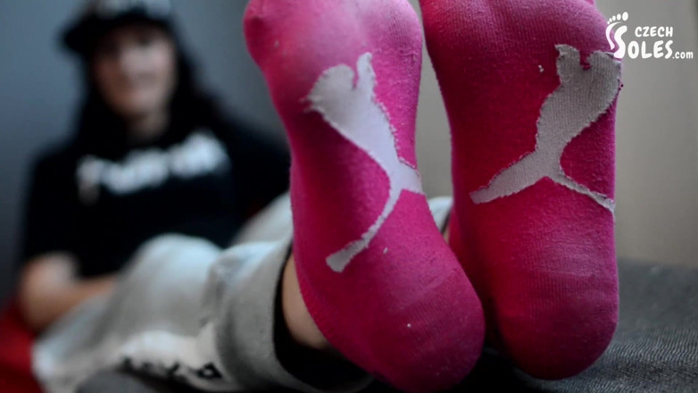 Czech Soles - foot fetish content: Vuole sentire l'odore dei miei calzini?