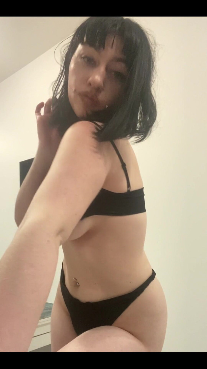 SynergyVibe: うーん、私の猫はとても濡れています