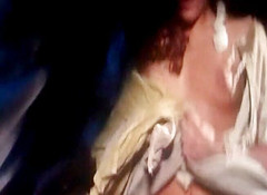 Fetish World: Si rambut merah meniduri seorang pria di belakang gerobak