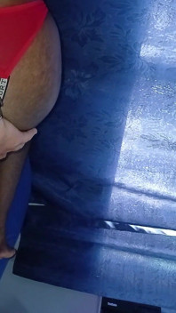 Siyah Abanoz Femboy Rengine Dokunmak Penis Çağrısı Ediyor