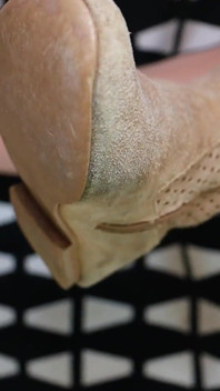 Mini-jupe à carreaux et bottes en suède douces - taquinage en nylon