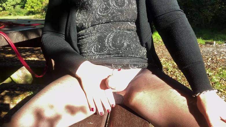 Emily Rossi: Espectáculos al aire libre en medias