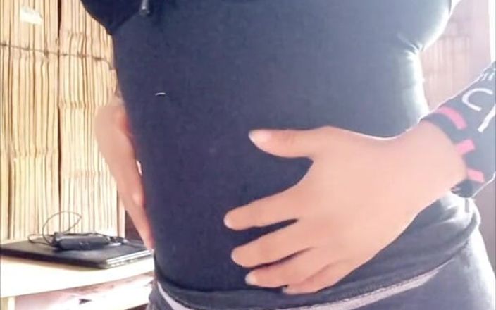 Martin13: 발정난 라티나!! 내 쪼이는 후장을 관통할 수 있는 것을 찾아 체육관을 직접 떠난다.