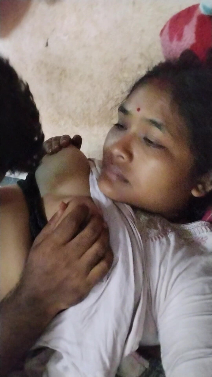 Mg3947731: Matură sexy indiană cu țâțe uriașe se dezbracă de sari Choli și...