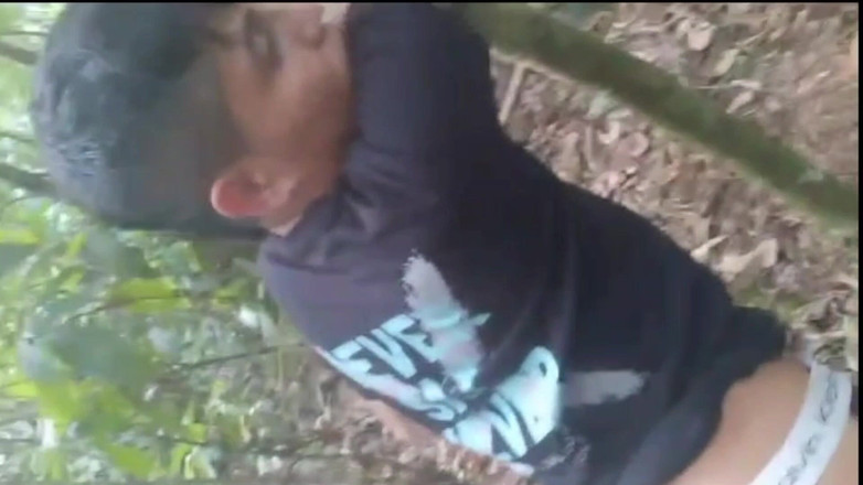 Peluche19 cm: Young Gay Men Fucking Bareback Outdoors