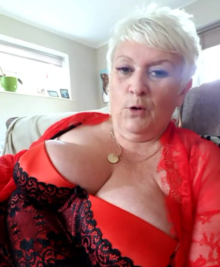 Uk Joolz: Rychlý chat v ohromujícím prádle