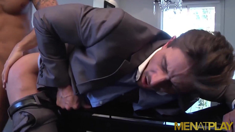 Menat Play: MENATPLAY - Suited Carter Dane anal fucked by Klein Kerr