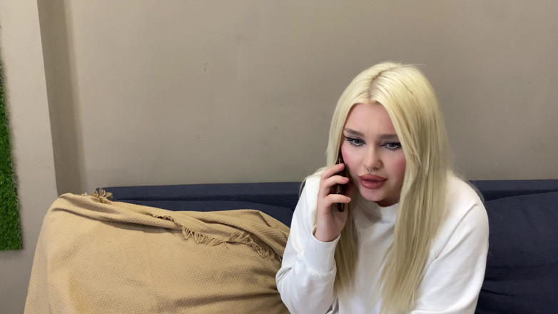 Blondessa: Esposa puta chupou o chefe do marido