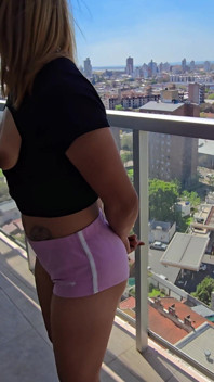 Můj Manžel A Já Jsme Se Bavili V Pronajatém Bytě: Orální Sex Na Balkoně S Výhledem Na Ulici A Sex V Ložnici.