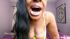 Miss-Safiya: Vlastní zívající fetiš