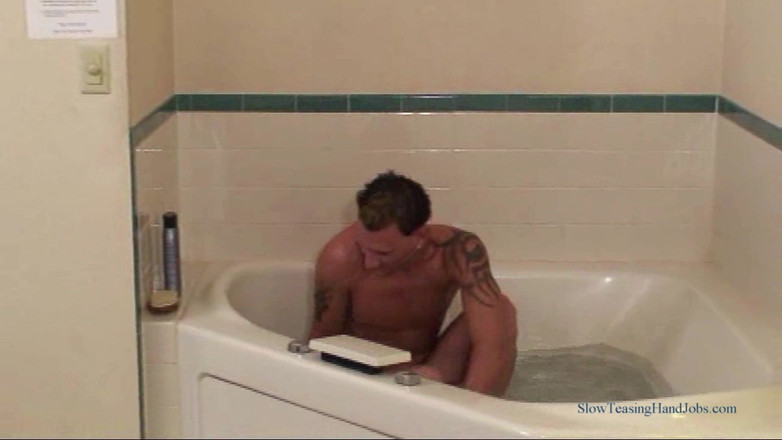 Wet Dream Men: Valentino - bagno