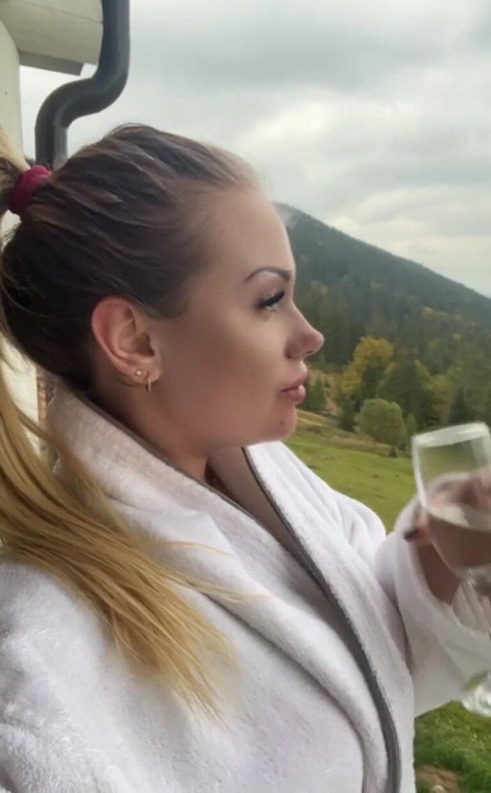 Goddess Misha Goldy: Melayani dewi bukan hanya sekedar bersenang-senang dan main bareng kamu...