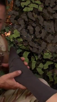 Camo si tentara cantik pemujaan kaki dan ngentot liar di luar ruangan