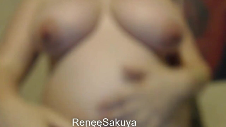 Renee Sakuya: 抚摸怀孕的肚子和肿胀的奶子
