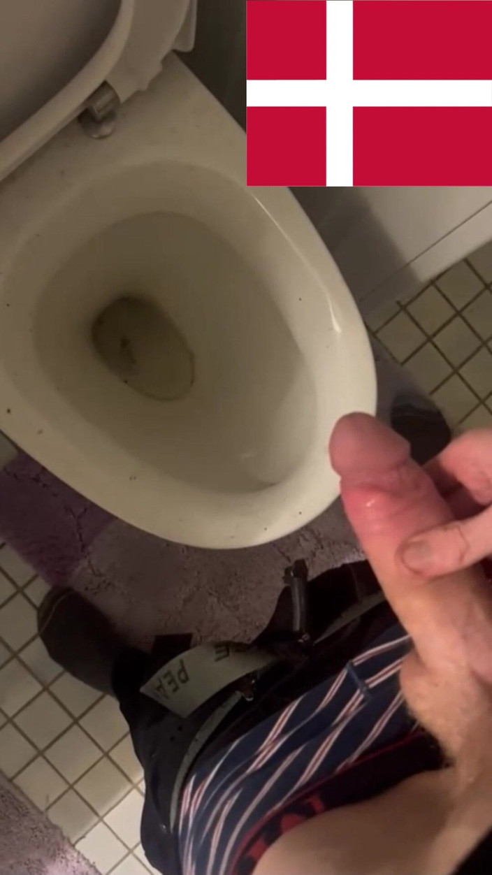 frederiksexiiii: バスルームでオナニーする