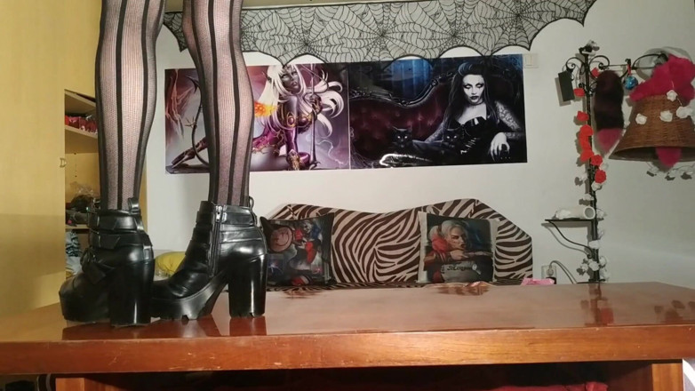 Beth Kinky: เดินเล่นใส่บูทสั้นมีห่วงล็อค - Beth Kinky