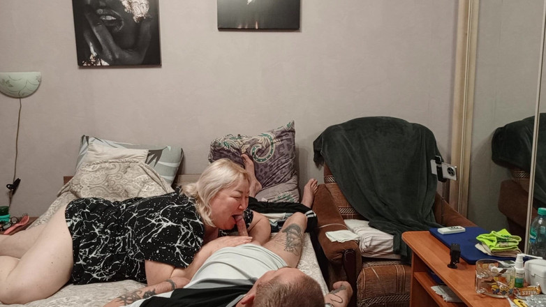 Zona901: Umplu gura vecinei mele cu multă spermă