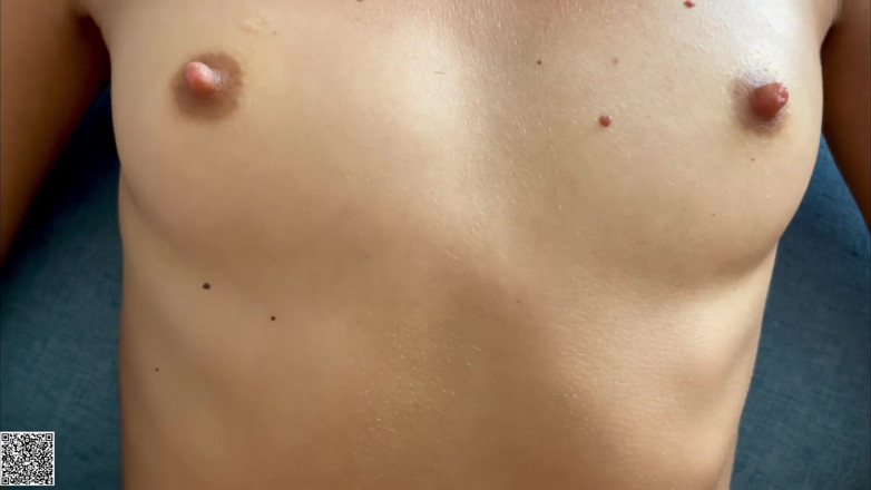 Horny_Ju: Il primo giorno di vacanza è iniziato con la masturbazione
