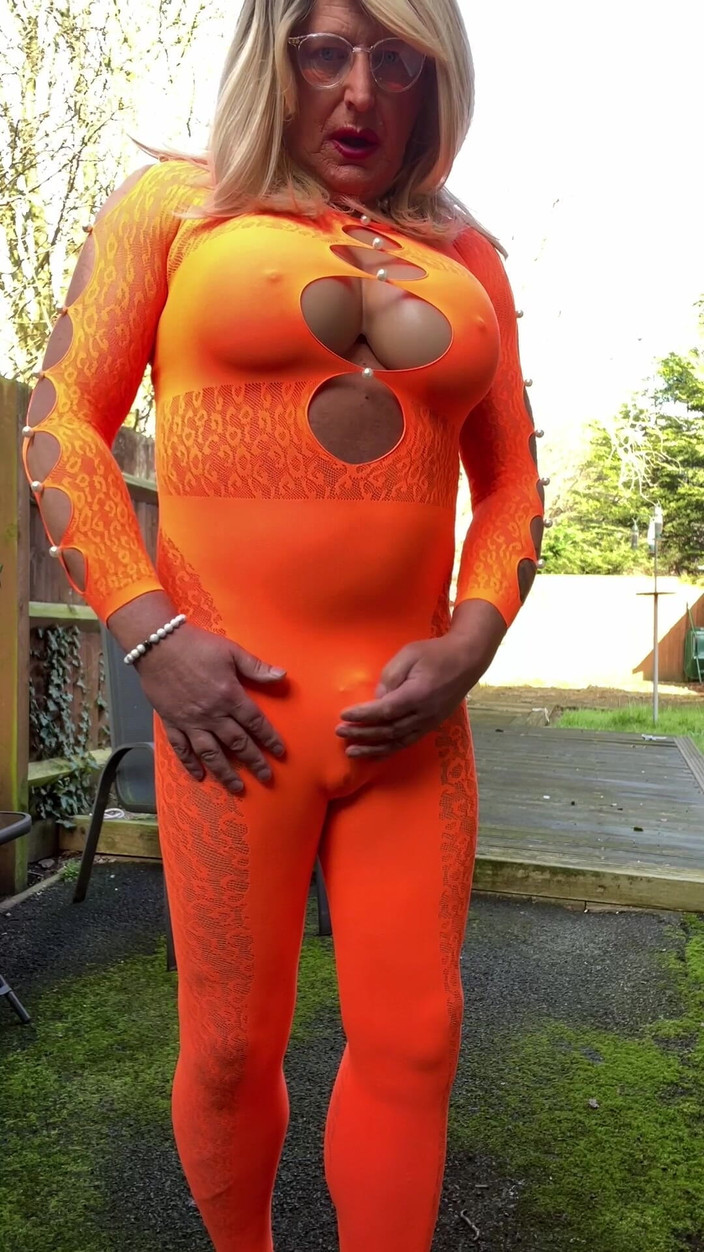 Kellycd2022: Amateur travestiet Kellycd2022 sexy milf pist in mijn bodysuit