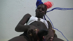 Solo Austria: Ebenholz-teen-prinzessin strapon lutscht Anweisung für weiße demütigungssklaven