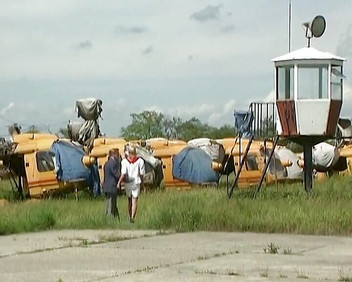 Deutsche Camgirls: जर्मनी की सेक्सी सुनहरे बालों वाली बेब आउटडोर अपने तंग छेदों के साथ लंड को खुश कर रही है