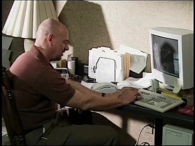 Pound Me Outside: ジャグジーの隣で叩かれた十代の若者を拾った